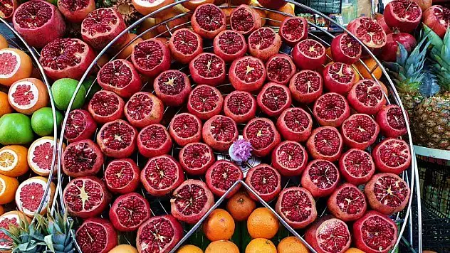 Yeşil çayın üç katı antioksidan içeriyor: İlaç bitki nar suyu