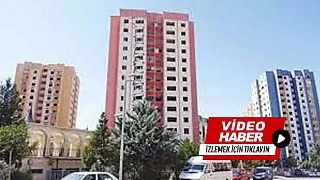 Yeşilevler'de 2 bina patlayıcı ile yıkıldı