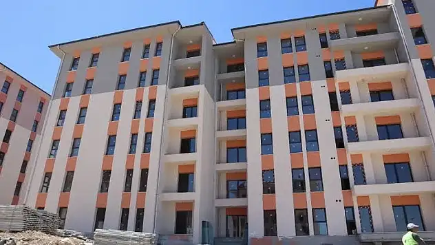 Yeşilevler TOKİ'de anahtar teslimi perşembeye ertelendi