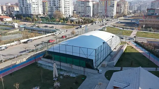 Yeşilyurt Belediyesi Malatya'da İlk Kez Balon Kort Kaplama Tenis Alanı Kurdu