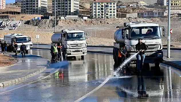 Yeşilyurt Belediyesi'nden İkizce TOKİ Konutlarında Kapsamlı Temizlik Seferberliği