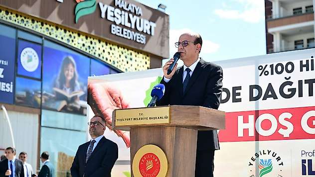 Yeşilyurt Belediyesi'nden Tarıma Büyük Destek: 300 Bin Sebze Fidesi Çiftçilere Dağıtıldı