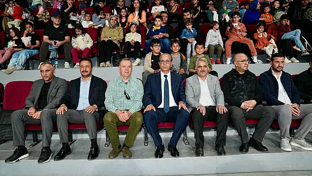 Yeşilyurt Belediyesinin Kültürel Etkinliğinde Merkez Spor Salonu Tamamen Doldu