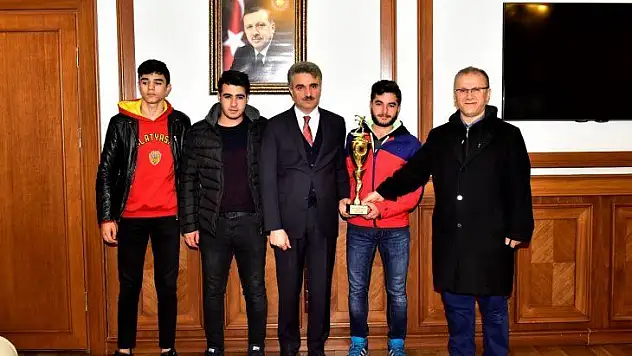 Yeşilyurt Görme Engelliler Spor Kulübünden Vali Baruş'a Ziyaret