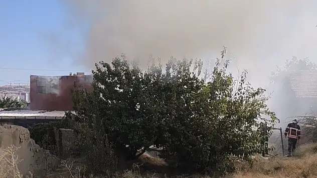 Yeşilyurt Kiltepe'de Ev Yangını: Maddi Hasar Meydana Geldi