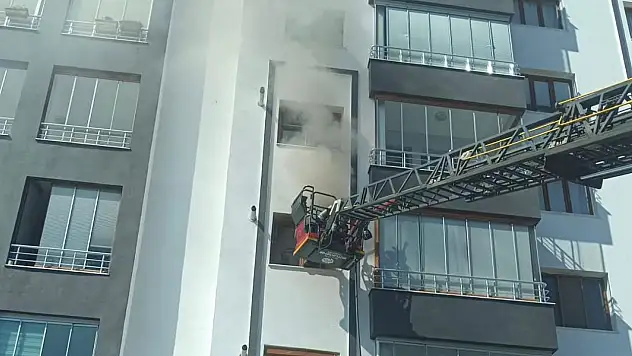 Yeşilyurt'ta 10 katlı apartmanda yangın