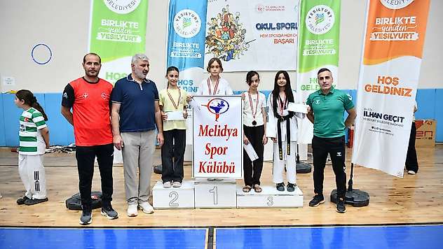 Yeşilyurt'ta 15 Temmuz Tekvando Şampiyonası'nda 270 Minik Sporcu Mücadele Etti