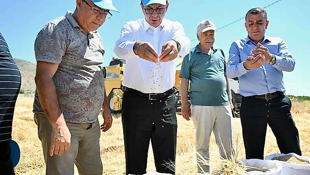 Yeşilyurt'ta 150 Dönümlük Arpa Hasadı Tamamlandı