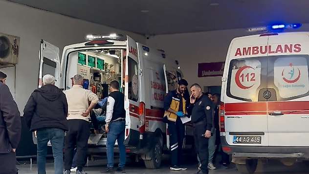Yeşilyurt'ta Akraba Kavgası: 2 Kardeş Bıçaklandı
