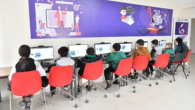 Yeşilyurt'ta Eğitim ve Üretim Buluşuyor: Mesleki Eğitim Merkezi'ne Yoğun İlgi