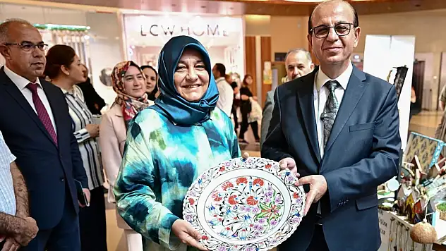 Yeşilyurt'ta El Emeği Göz Nuru Eserler Sergilendi