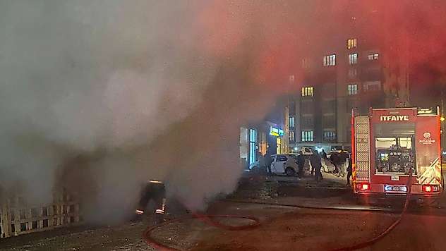 Yeşilyurt'ta Konteyner Yangını Paniğe Neden Oldu