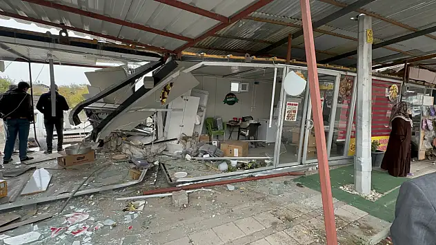 Yeşilyurt'ta Mucize Kurtuluş: Kadın Esnaf Saniyelerle Ölümden Döndü