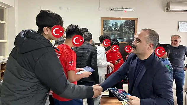 Yetiştirme Yurdunda Kalan Gençlere Ülkü Ocakları'ndan Moral Ziyareti
