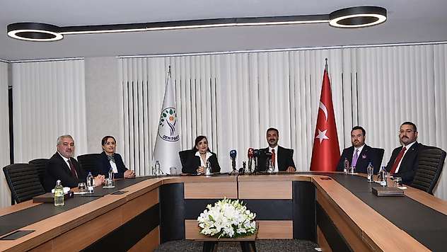 Yıldırım'dan Siyasi Partilere Bayram Turu: 'Siyasi Partiler Yargı Eliyle Dizayn Edilmemeli'