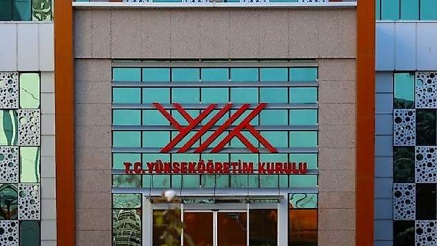 YÖK'ten Yeditepe Üniversitesindeki Kur'an-ı Kerim Pankartı Olayına Soruşturma
