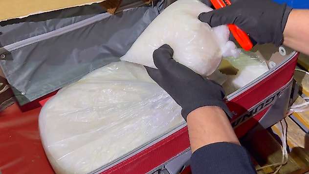 Yolcu Valizinde 11 Kilo 400 Gram Metamfetamin Ele Geçirildi