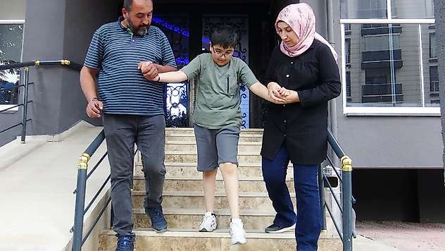 Yüreği yanık ailenin feryadı: Çocuğumuz gözümüzün önünde eriyor, lütfen yardım edin!