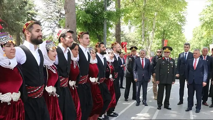 19 Mayıs Atatürk'ü Anma, Gençlik ve Spor Bayramı kutlandı