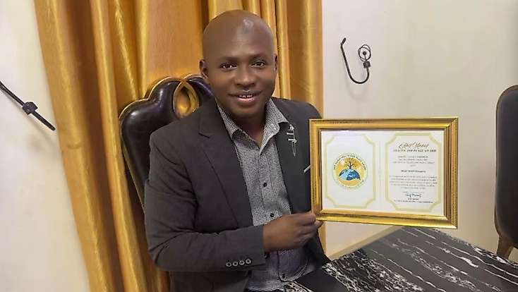 Akif Manaf Sağlık ve Barış Ödülü Sierra Leone’de Alhaji Maddi Bangura’ya Verildi