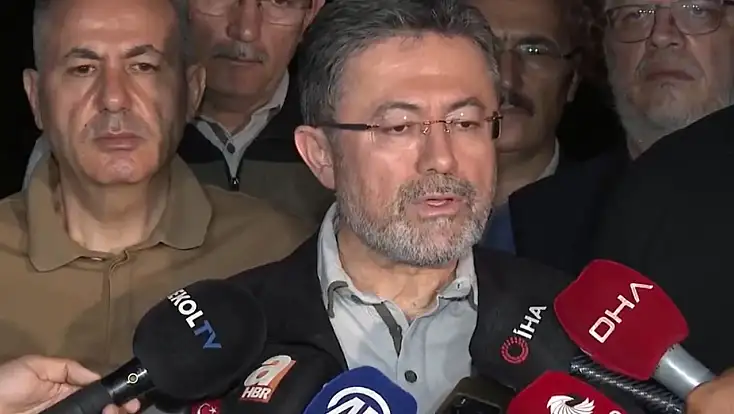 Bakan Yumaklı: Manisa ve İzmir'deki orman yangınları sürüyor