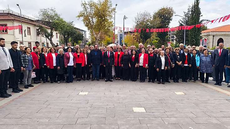 Basri İlhan’dan 29 Ekim’de Atatürk Anıtı’na Çelenk
