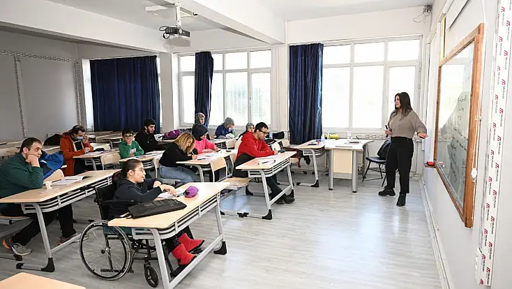 Büyükşehir Belediyesi Engelleri Aşan  Kariyer Yolculuğuna Rehber Oluyor