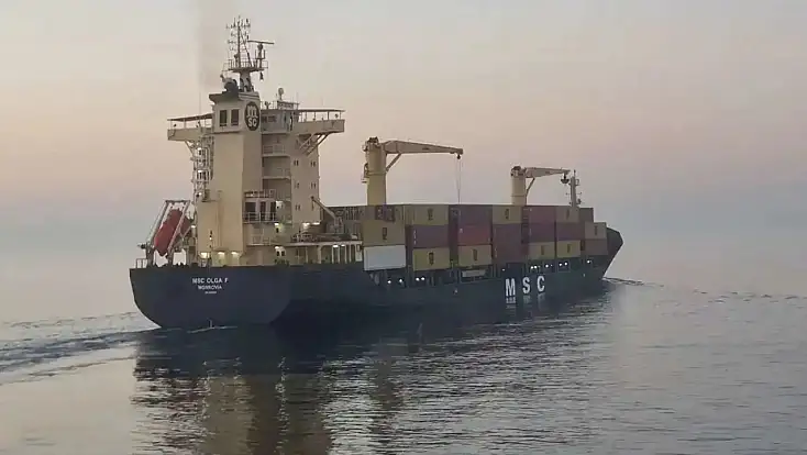 Çanakkale Boğazı’nda fırtına nedeniyle transit gemi trafiği durduruldu