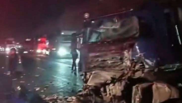 Elazığ-Malatya Yolunda Feci Kaza! 3 Tır Çarpıştı, 1 Ölü