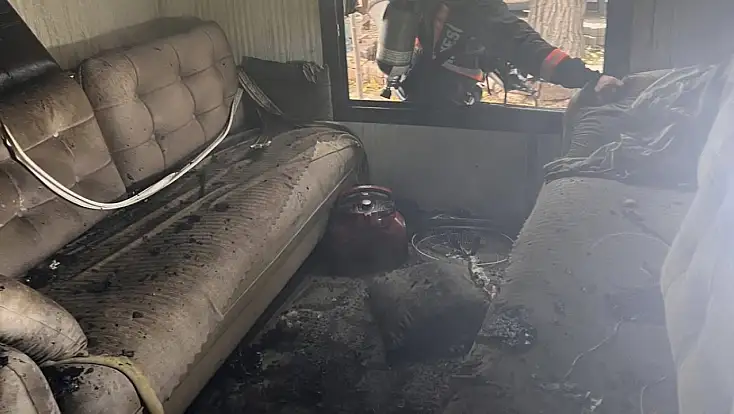 Gazi Mahallesinde Konteyner Yangını Korkuttu