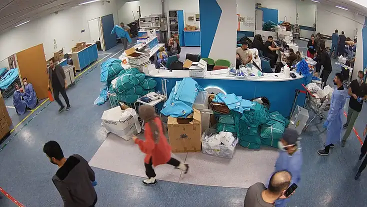 İkinci Depremde Sedyeye Siper Oldular: “Hastayı Bırakırsak Ölürdü”