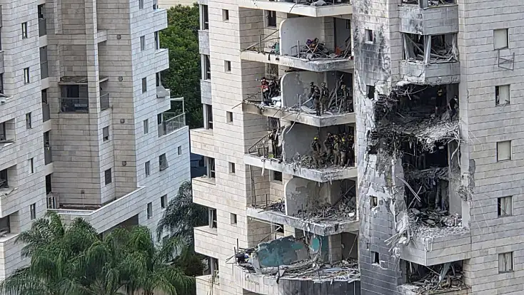 İran'dan Tel Aviv ve Hayfa’ya füze darbesi: En az 4 ölü, 103 yaralı