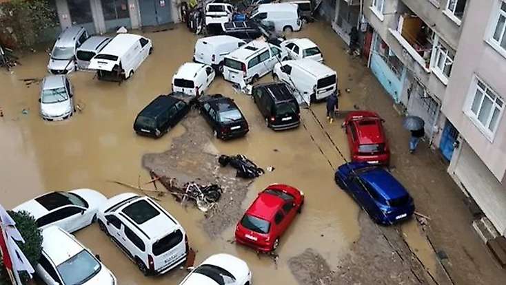 İstanbul’daki sel felaketinde kayıp olarak aranan kişinin cansız bedenine ulaşıldı