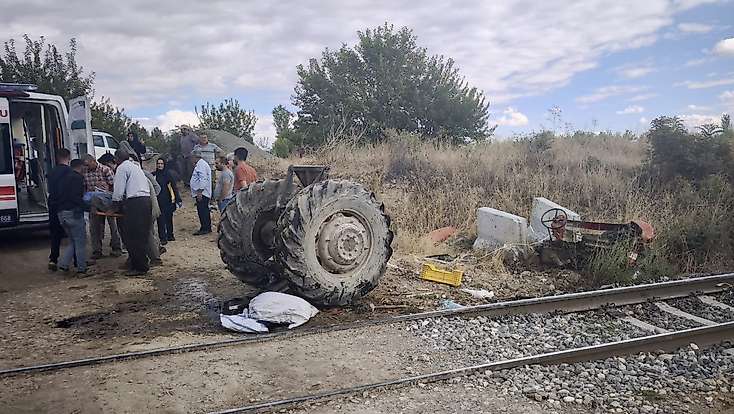 Kaçak Hemzemin Geçitte Kaza: Traktör Sürücüsü Yaralandı
