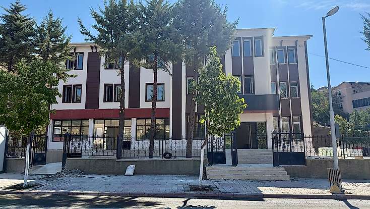 Kuluncak’ın Konaklama Kapasitesini Artıracak Otelde Çalışmalar Sürüyor