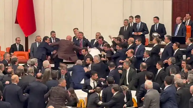 TBMM’de Yemin Töreni Öncesi Kavga