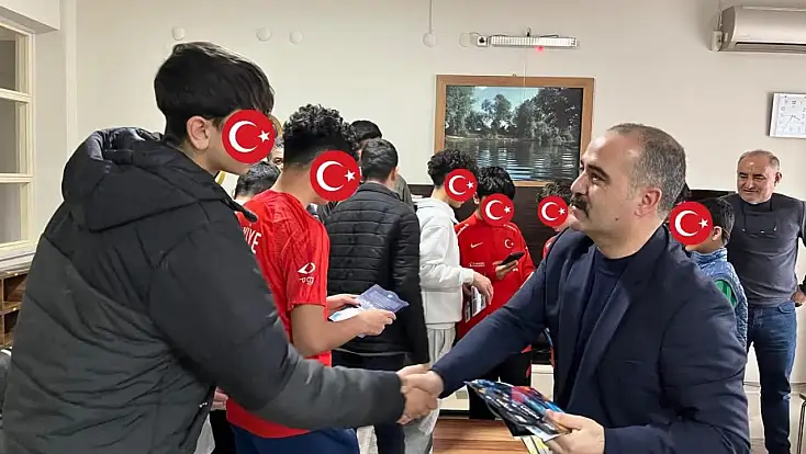 Yetiştirme Yurdunda Kalan Gençlere Ülkü Ocakları’ndan Moral Ziyareti