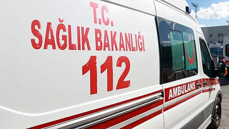 Yolcu otobüsü tıra çarptı: 9 yaralı