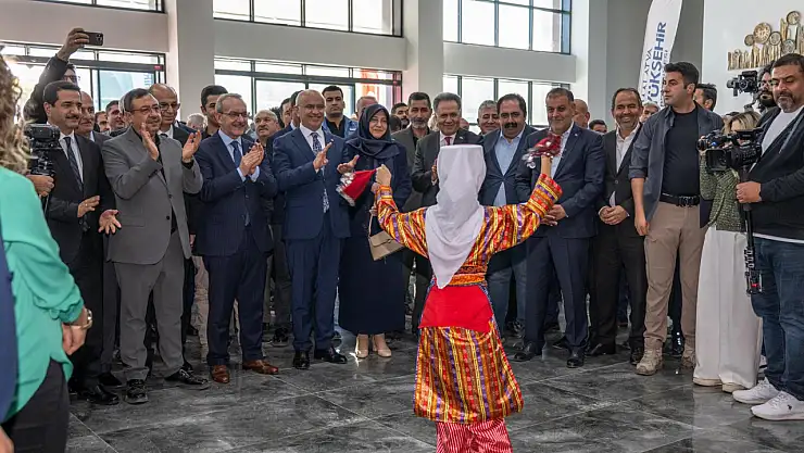 11. Malatya Anadolu Kitap Ve Kültür Fuarı Kitapseverlere Kapılarını Açtı