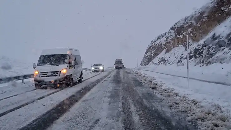 2 Bin Rakımlı Kubbe Dağı Yolunda Karla Mücadele Sürüyor