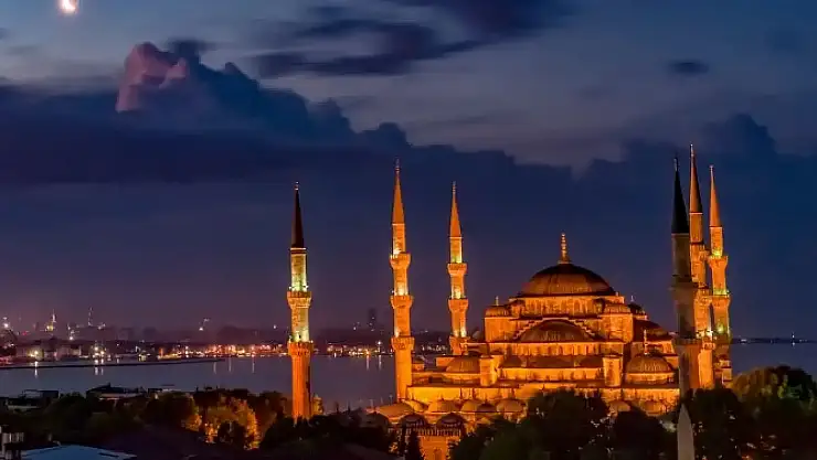 2025 yılında Kadir Gecesi, 26 Mart Çarşamba gününe denk geliyor.