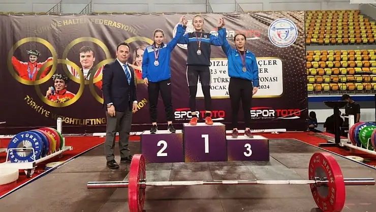 3 gün enkaz altında kalan Büşra Kayadibi halterde Türkiye 3'sü oldu