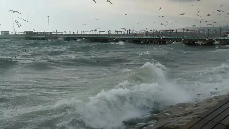 4 ilde olumsuz hava nedeniyle denize girmek yasaklandı