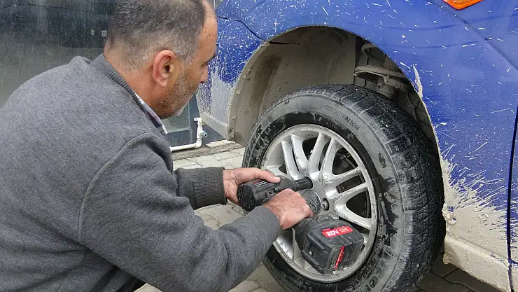 40 Yıllık Ustadan Kritik Uyarı: 'Kış Lastiği İhmali Kazaları Artırır'