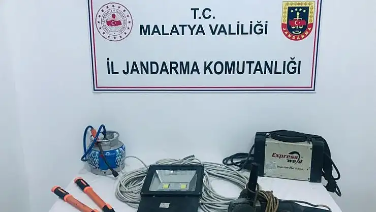 64 Saatlik Güvenlik Kamerası İncelemesi ile Hırsızlar Yakalandı
