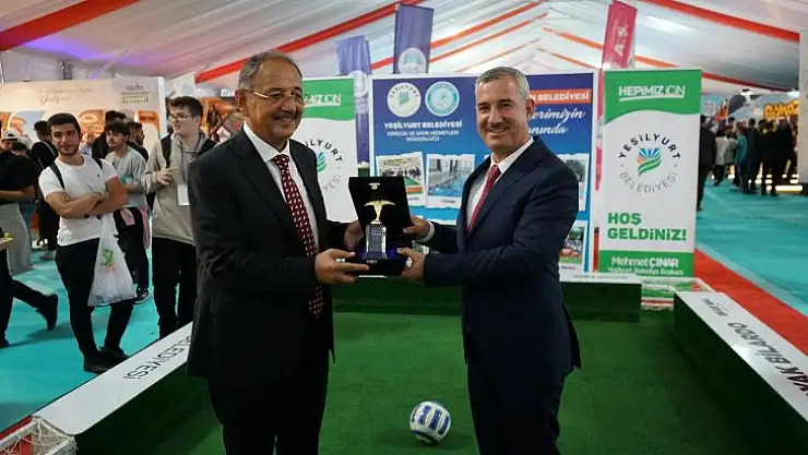 Ak Parti Genel Merkez Yerel Yönetim Başkanlığı, 'Bu Takım Kazanır' Projesinden Dolayı Yeşilyurt Belediyesini Ödüle Layık Gördü