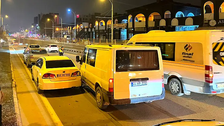 Alt Geçit Girişinde Zincirleme Kazalar Trafiği Aksattı