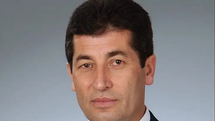 Amacınız Kişileri Memnun Etmek mi, Makamları İhya Etmek mi?