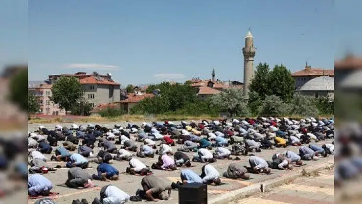 Araç Kullanmamak Kaydıyla en yakın camide Cuma Namazı kılınabilecek
