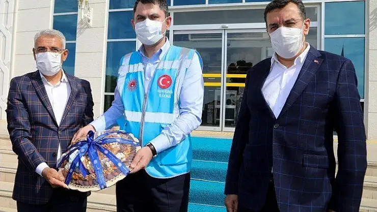 Bakan Kurum, Battalgazi Belediyesi'ni Ziyaret Etti